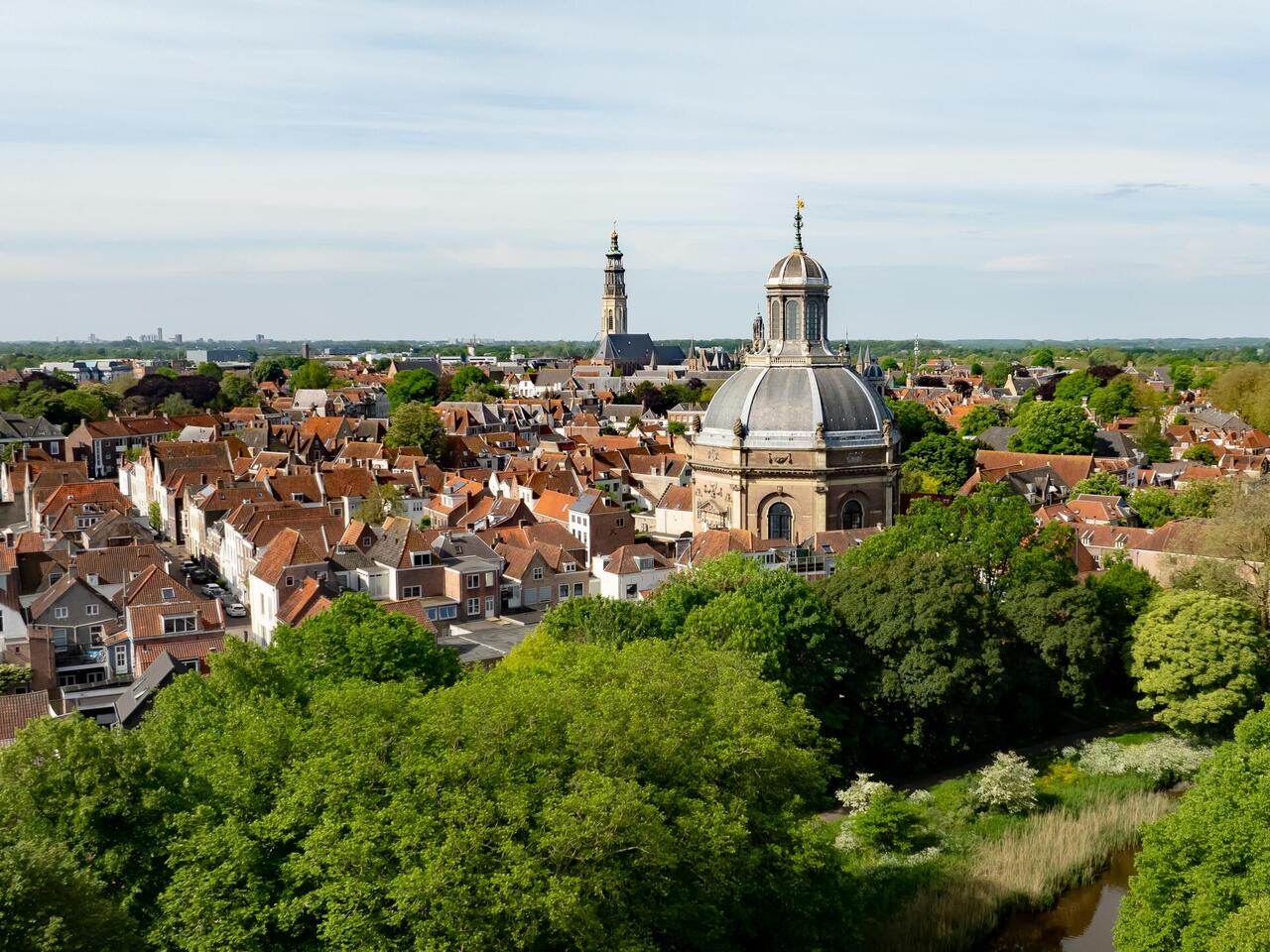 Luchtfoto met Oostkerk